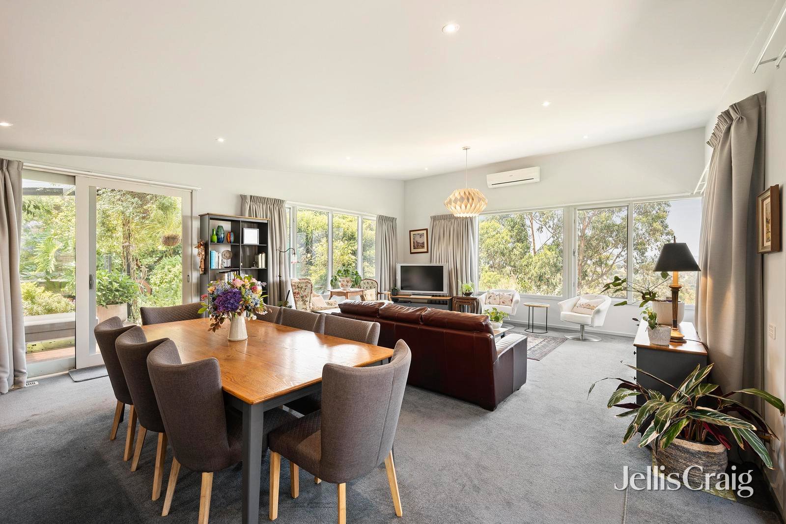 182 Hayrick Lane, Mooroolbark image 5