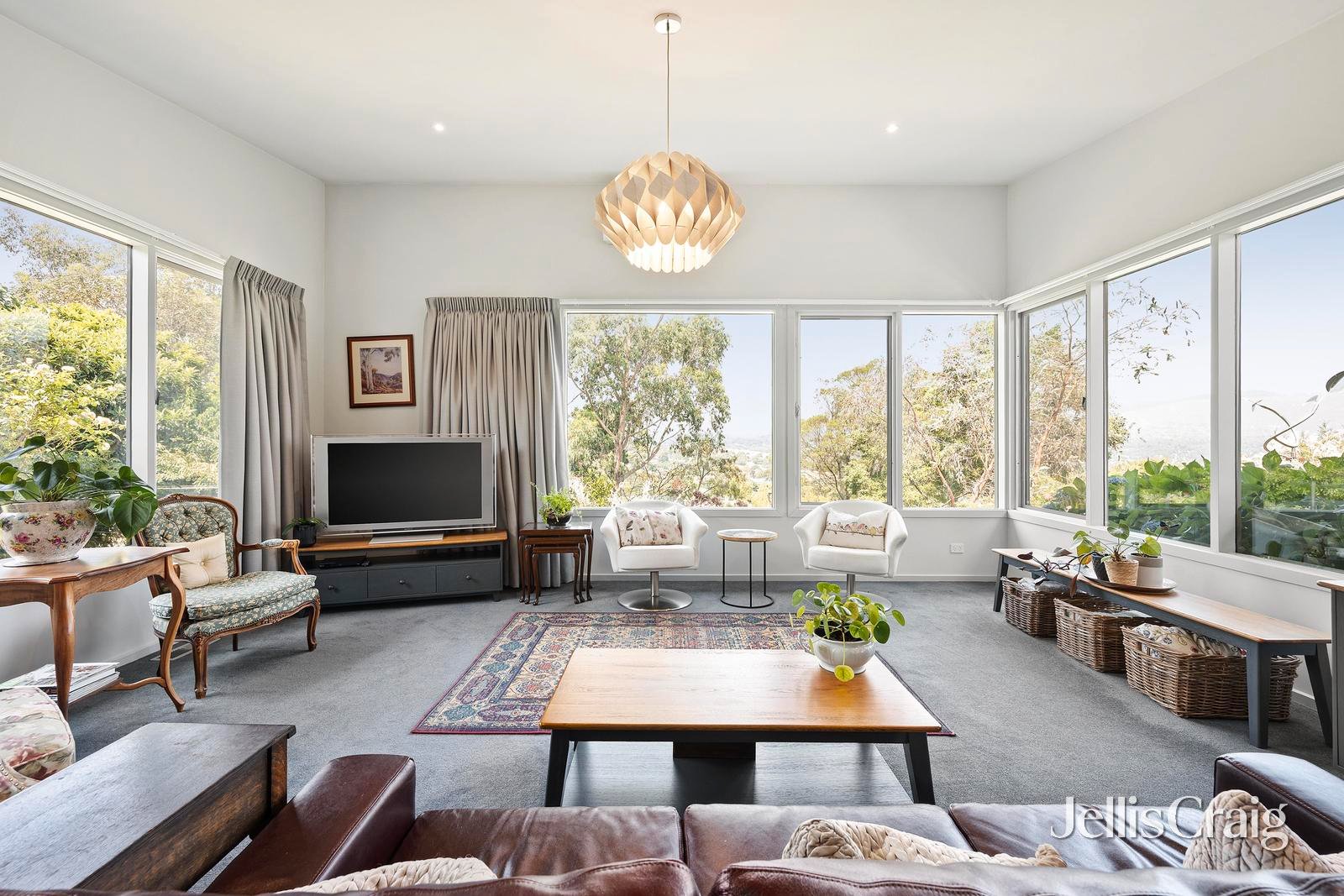 182 Hayrick Lane, Mooroolbark image 6