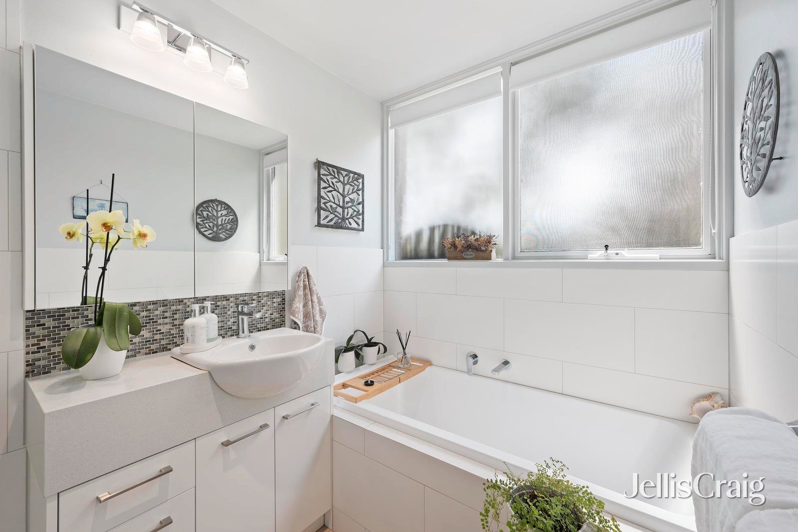 182 Hayrick Lane, Mooroolbark image 12