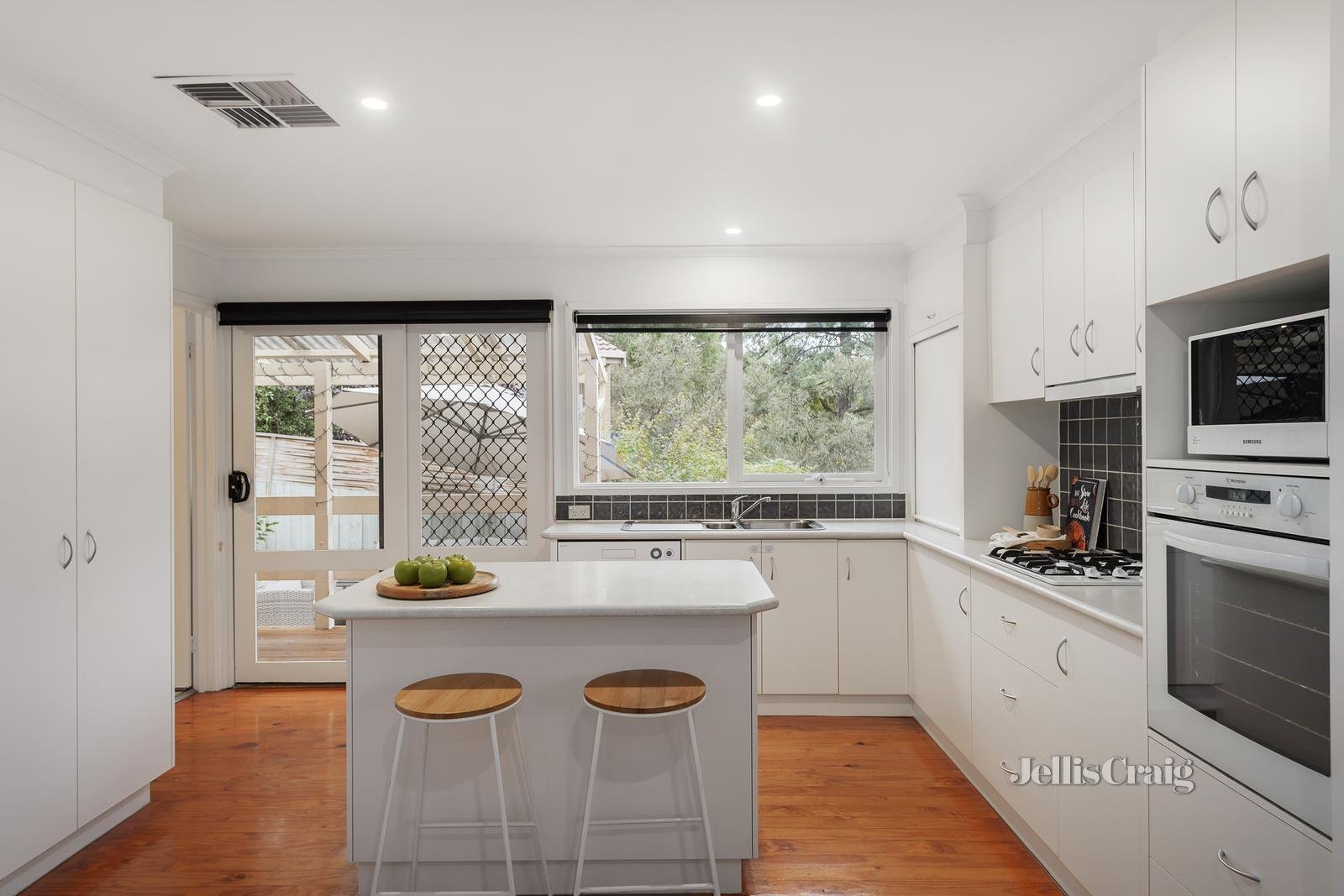 1/82 Sherbourne Road, Montmorency image 7