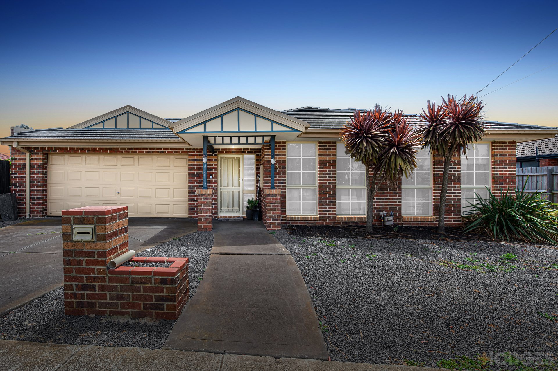 1 / 82 Songlark Crescent Werribee