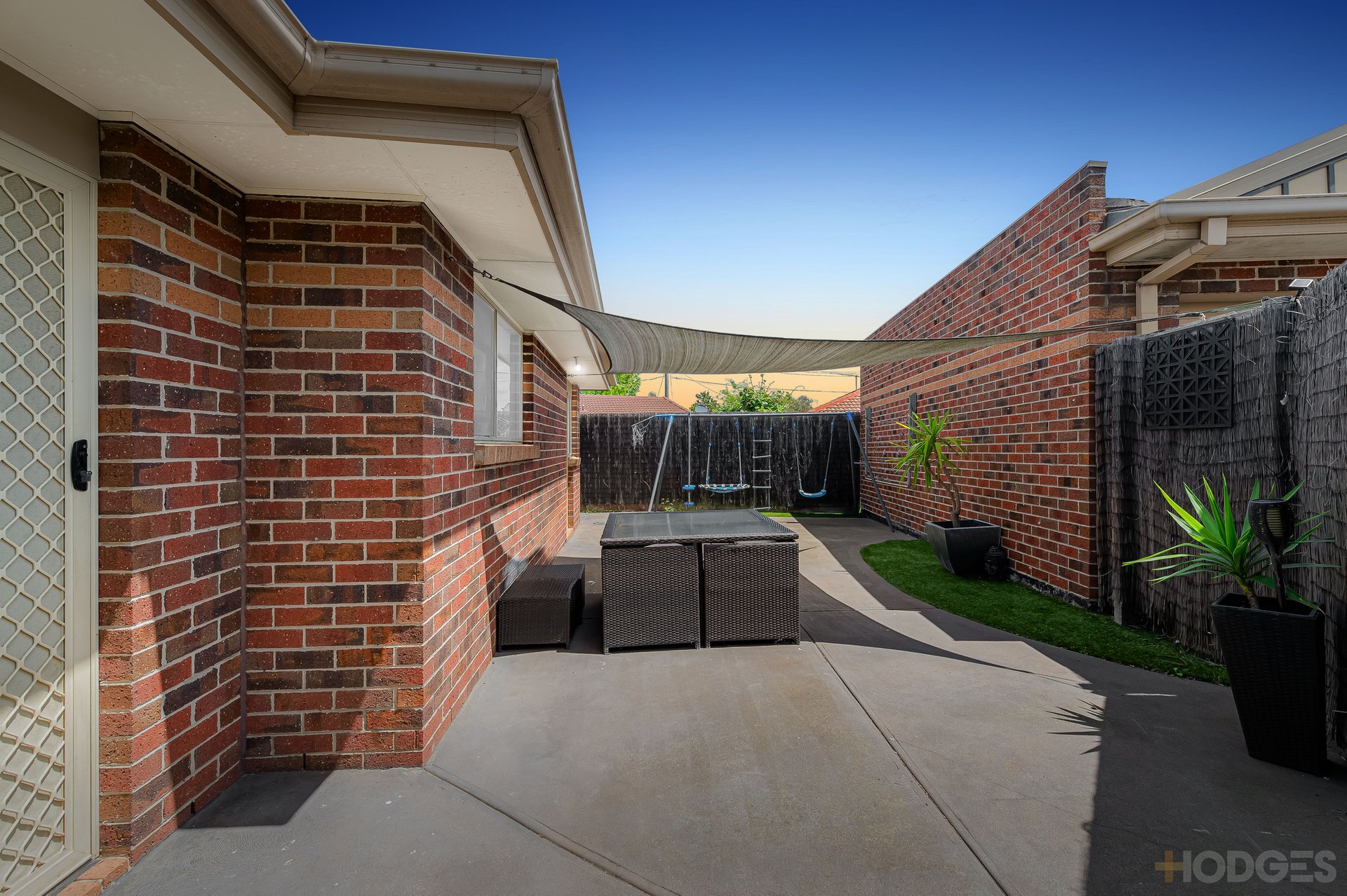 1 / 82 Songlark Crescent Werribee