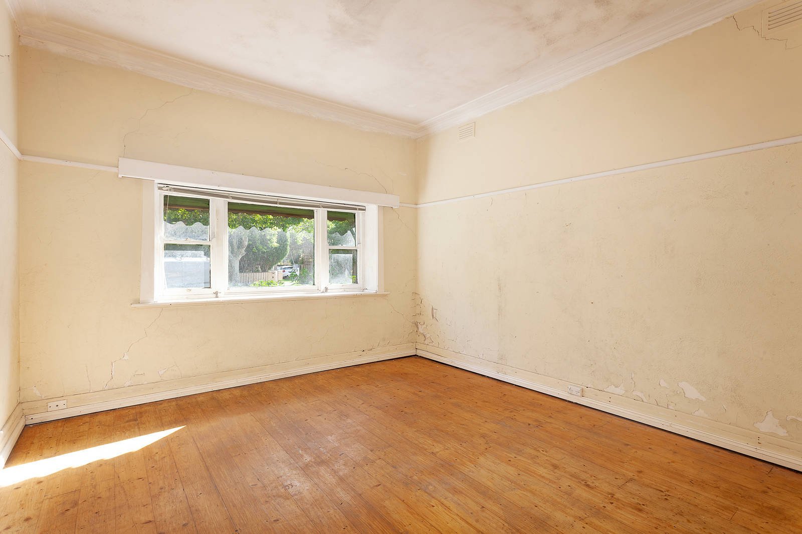 Property Gallery Thumbnail 3
