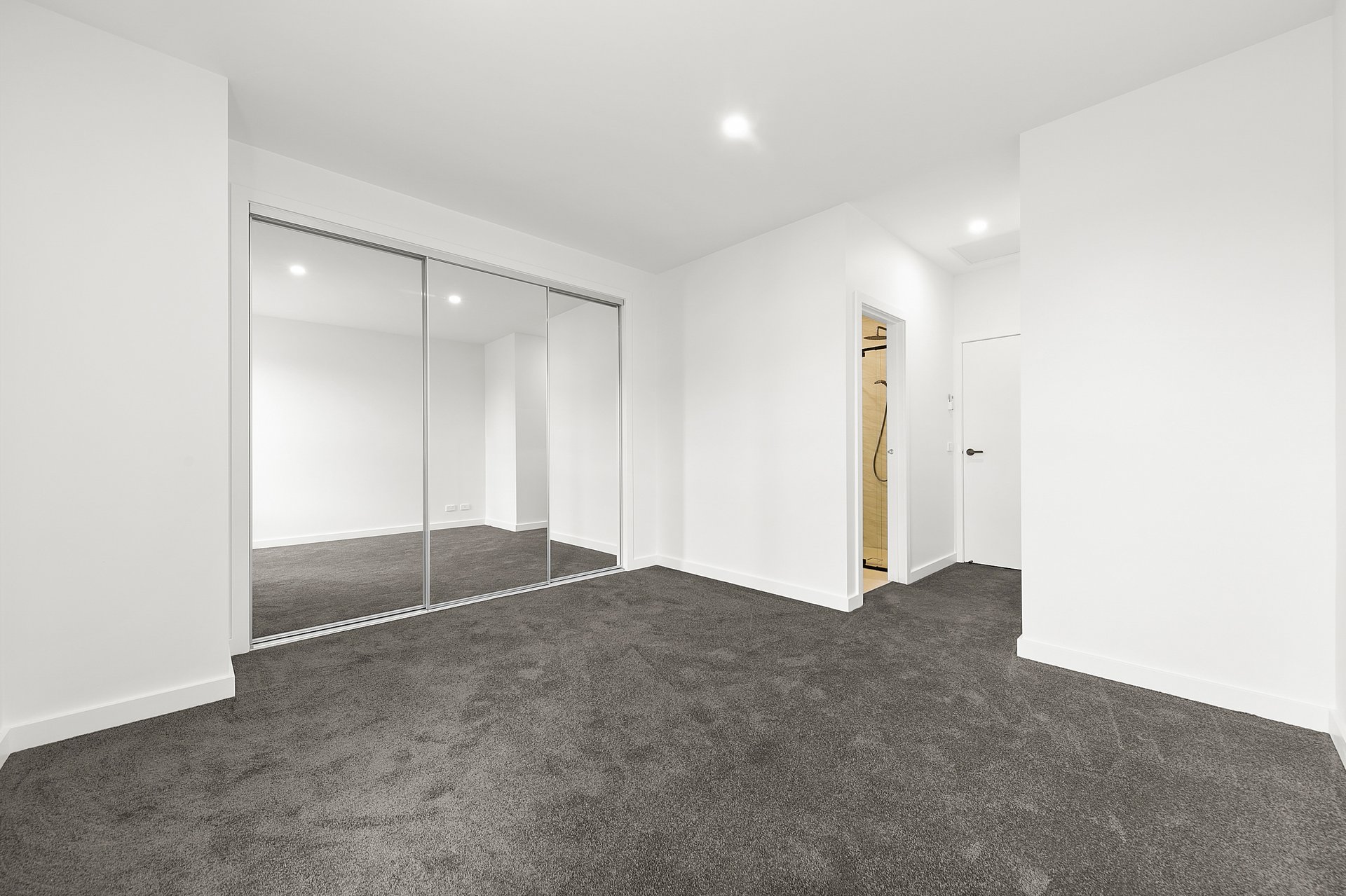 18/20 Harrison Street, Mitcham image 3