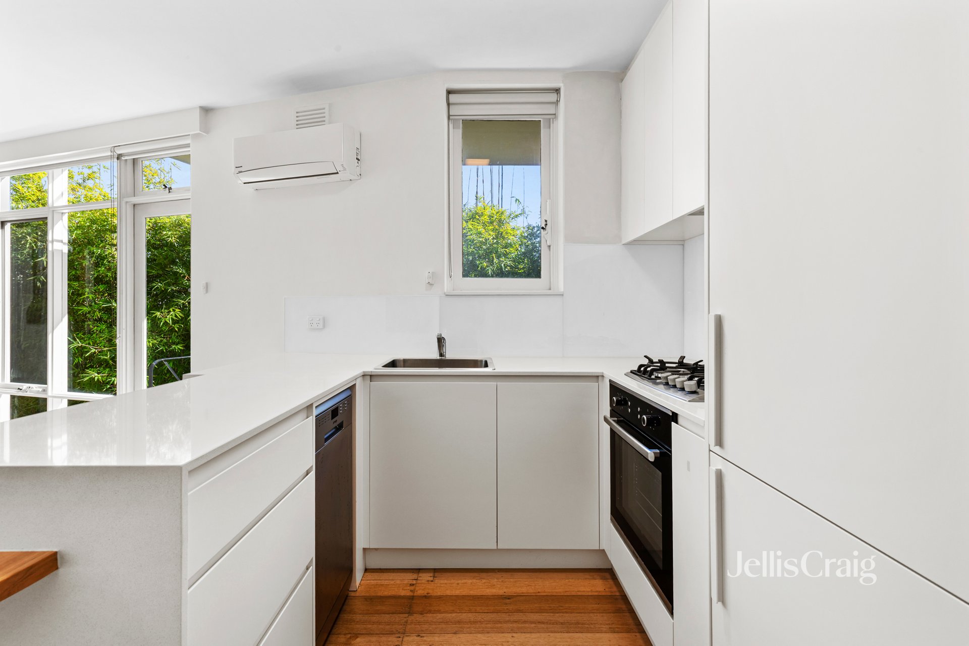 18/21 Bruce Street, Toorak image 3