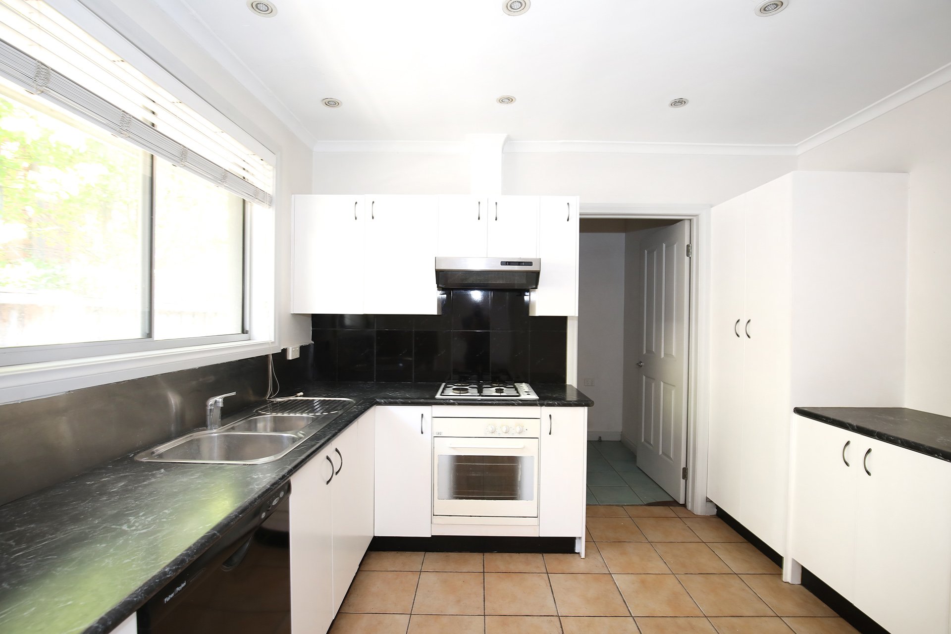 1/828 Doncaster Road, Doncaster image 3