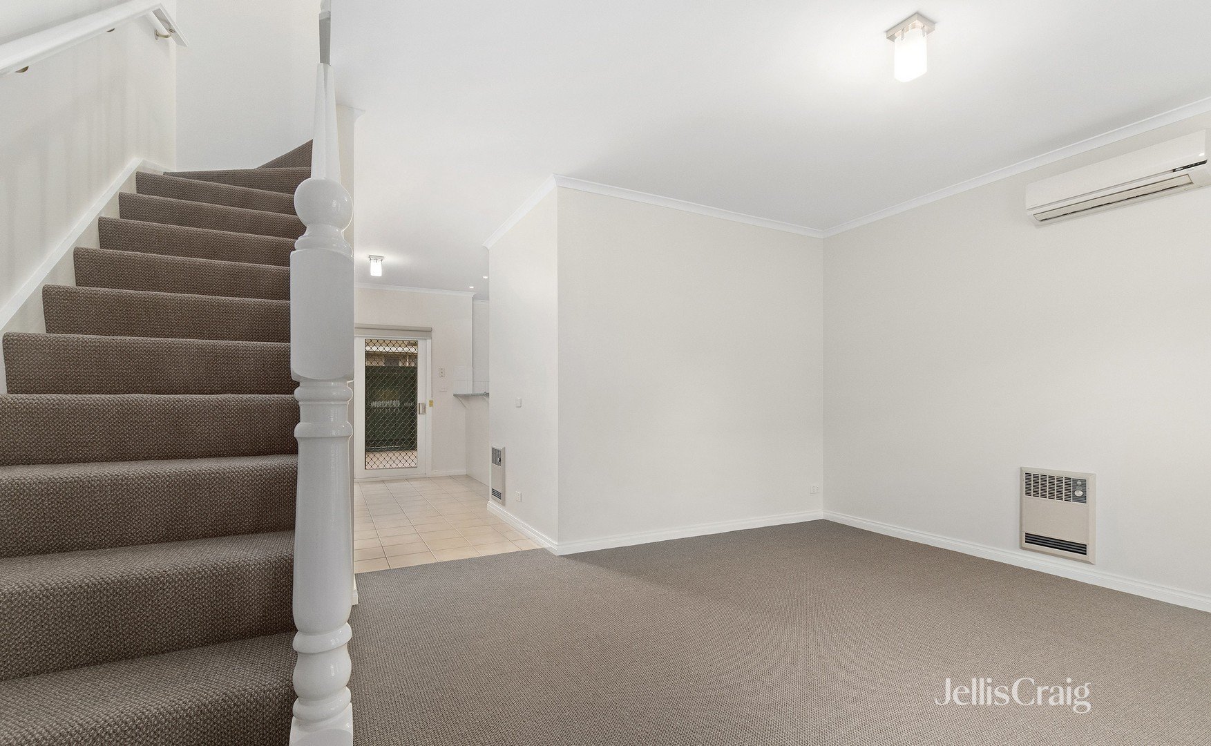 18/296 Somerville Road, Kingsville image 2
