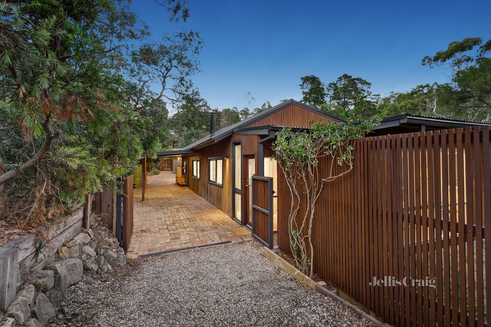 183 Research-Warrandyte Road, North Warrandyte image 1