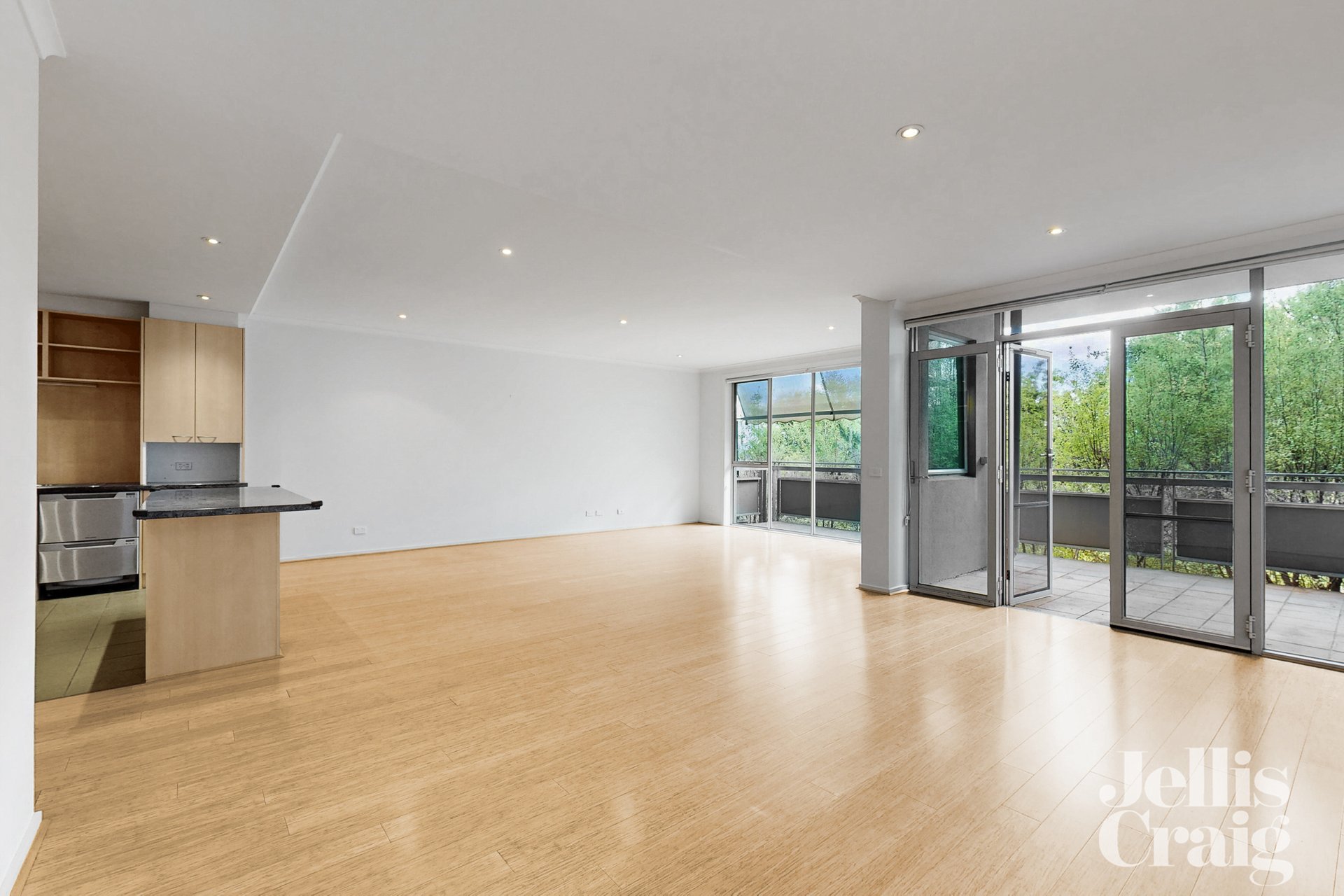 18/3 Sovereign Point Court, Doncaster image 2