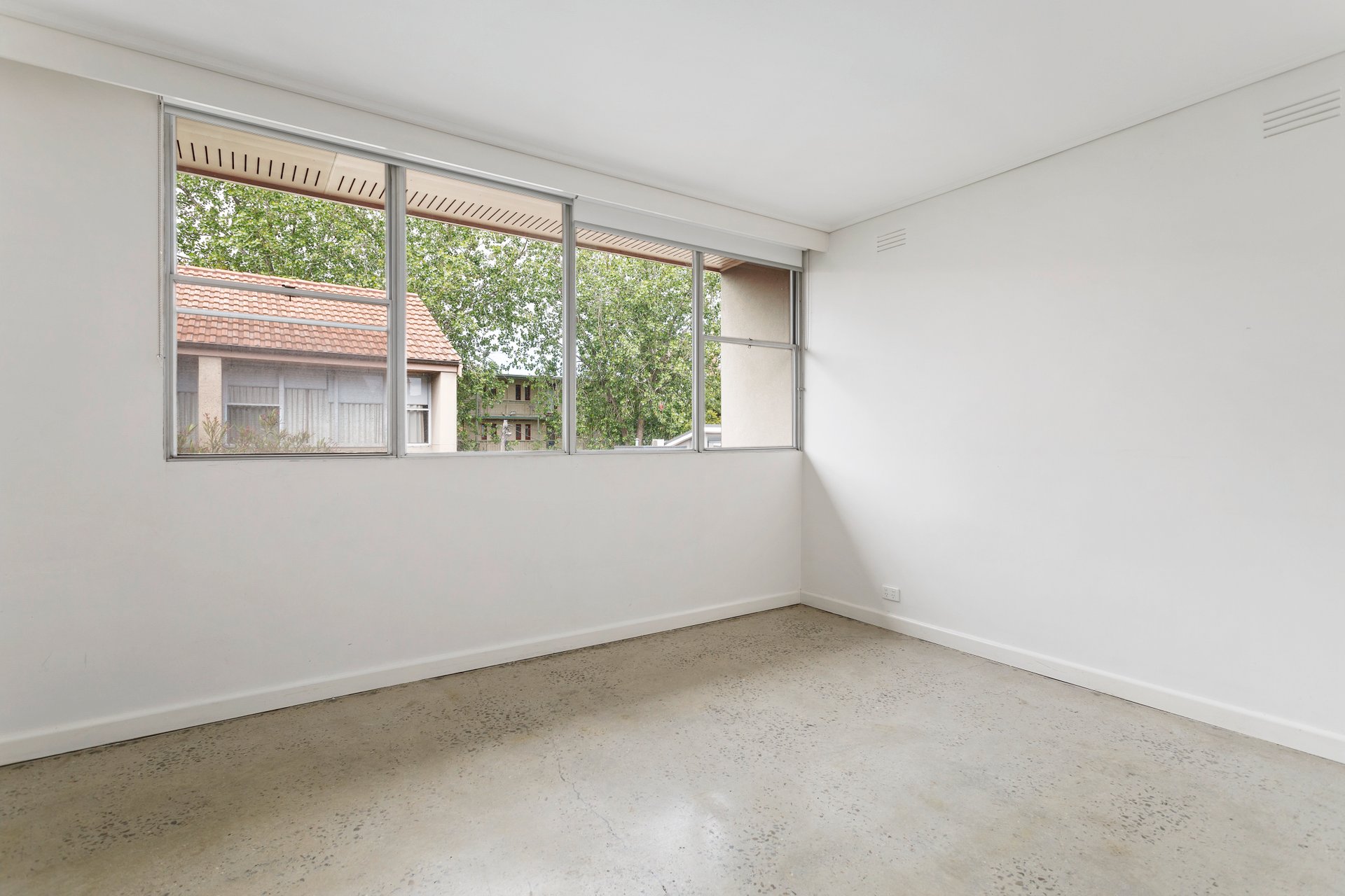 Property Gallery Thumbnail 3