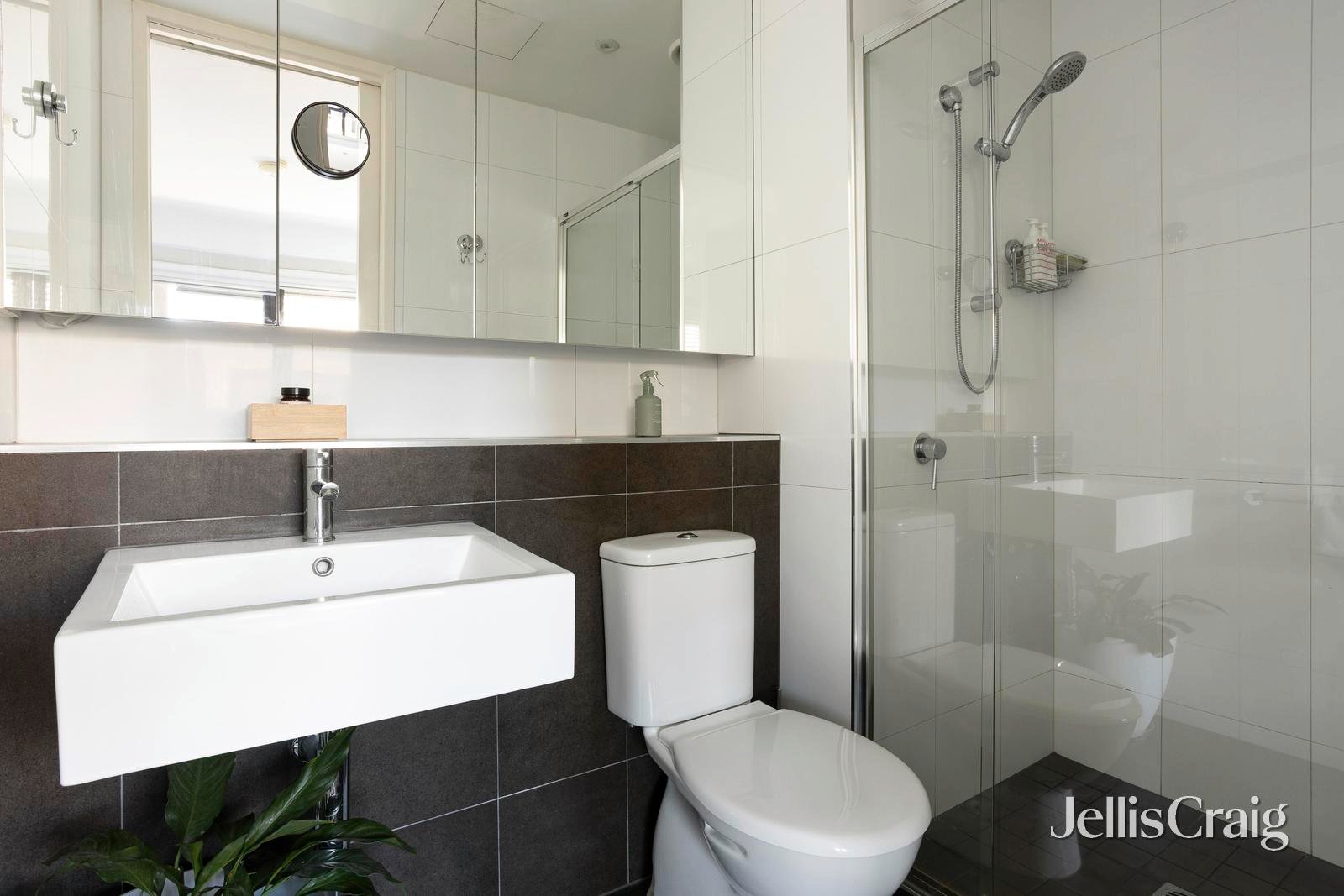 18/341 Heidelberg Road, Northcote image 7