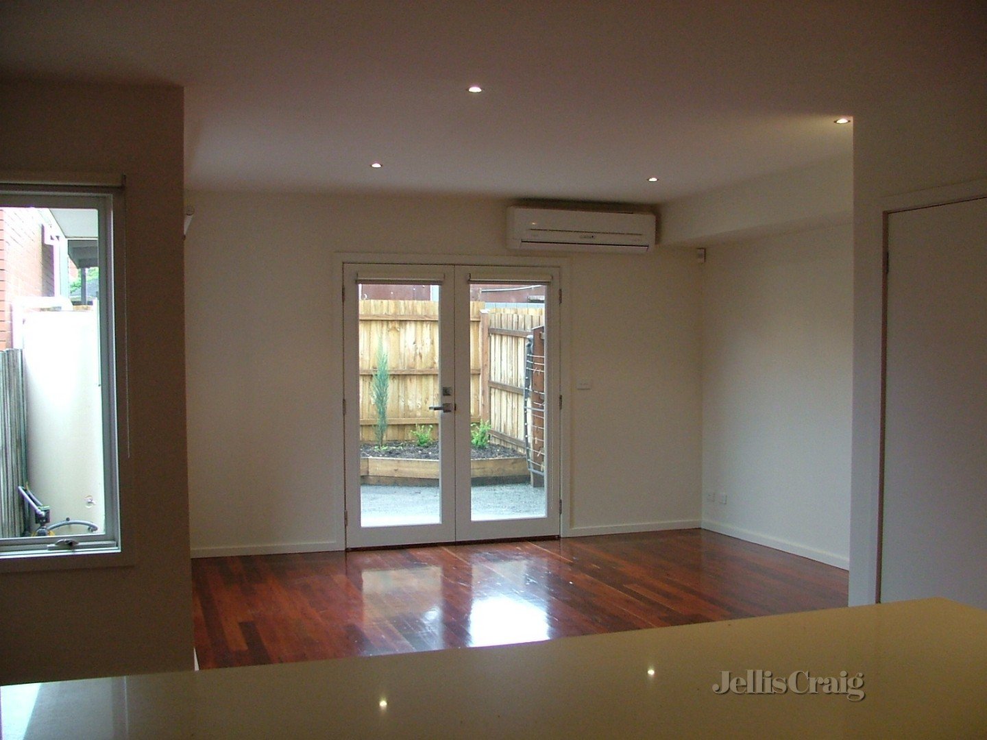 1/84 South Crescent, Northcote image 1