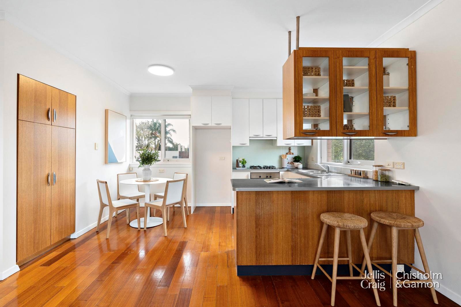18/45A Ormond Esplanade, Elwood image 6