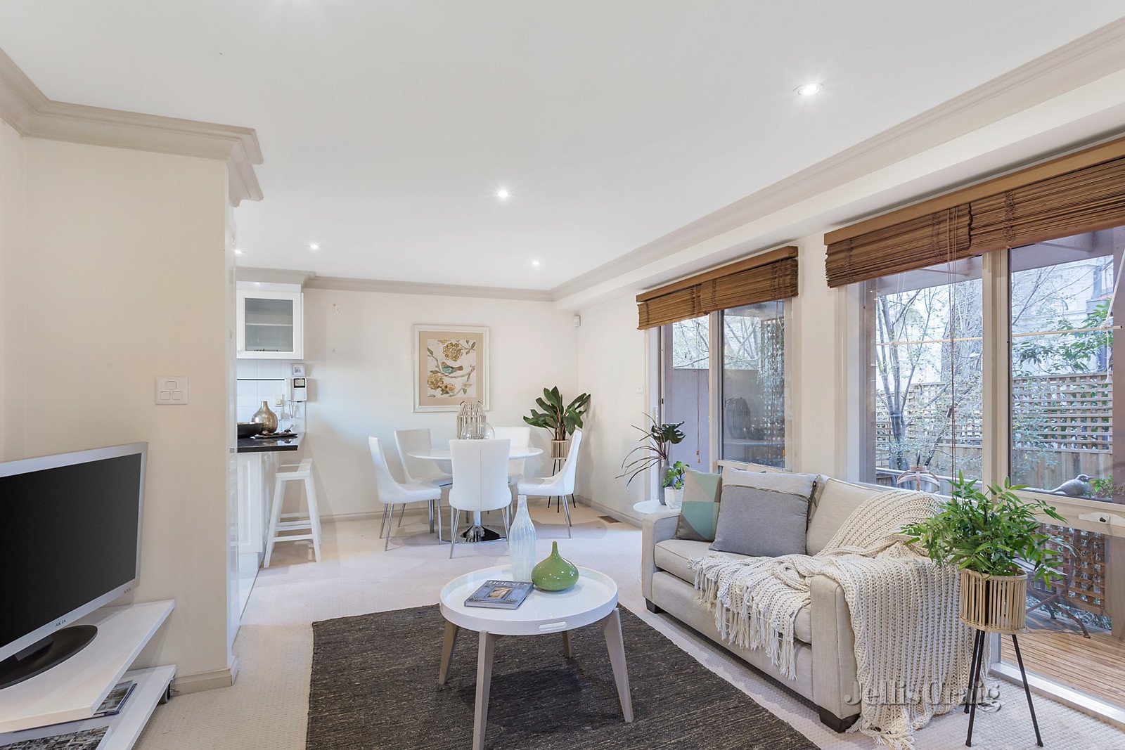 1/847 Glenferrie Road, Kew image 2