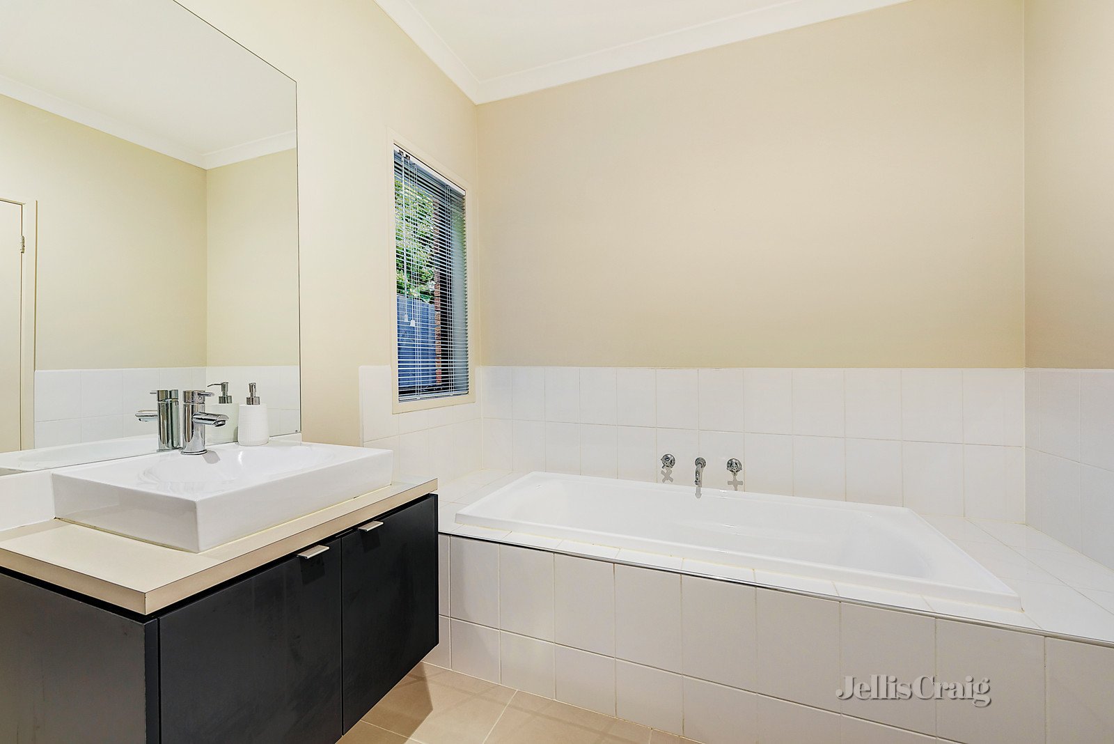 185 Doncaster Road, Balwyn North image 10