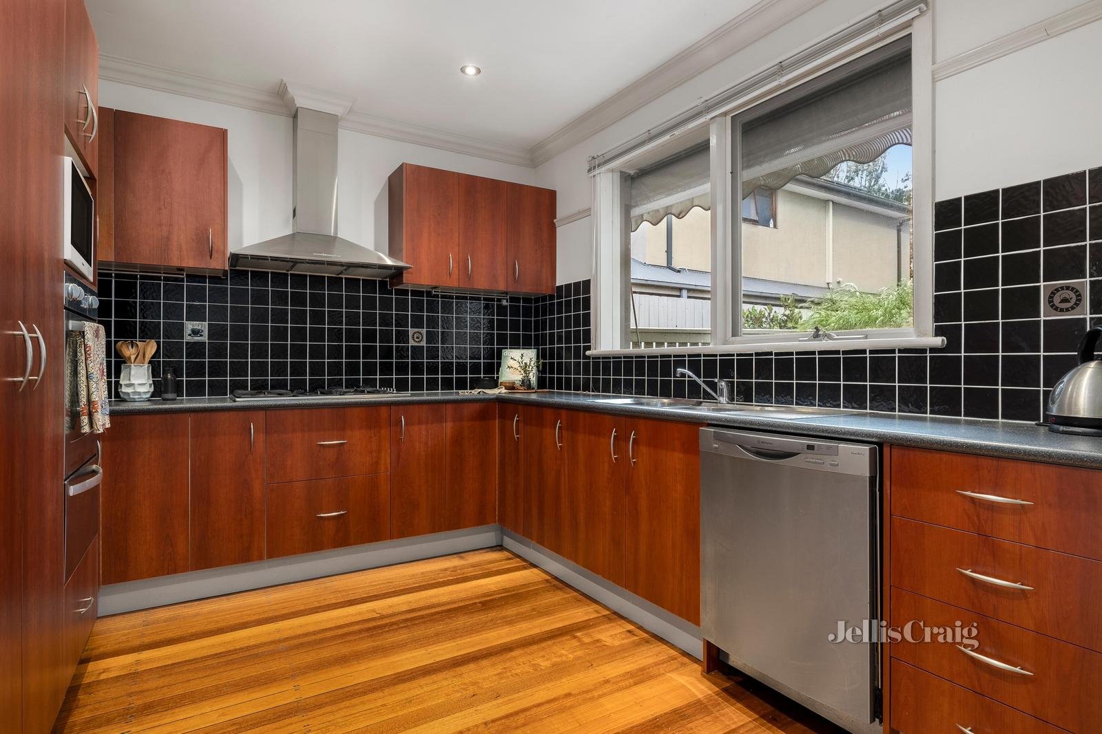 1/85 Lochiel Avenue, Edithvale image 3