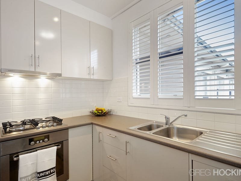 18/557 Glenferrie Road, Hawthorn image 3