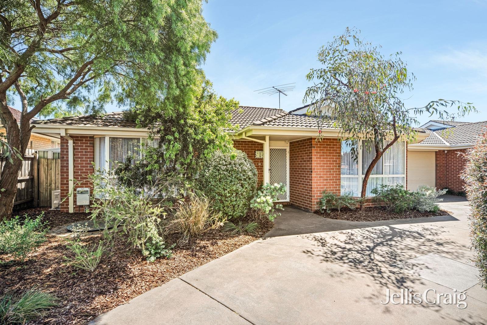 1/86 Albenca Street, Cheltenham image 1