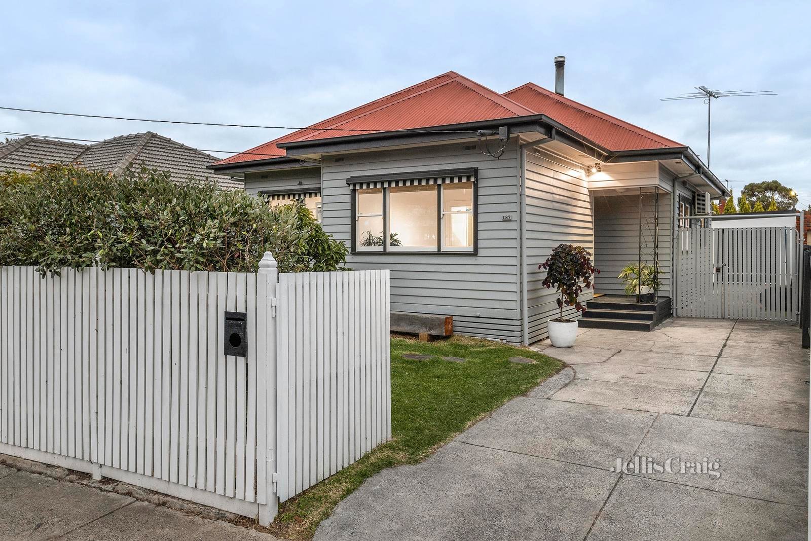 187 Victoria Road, Northcote image 2