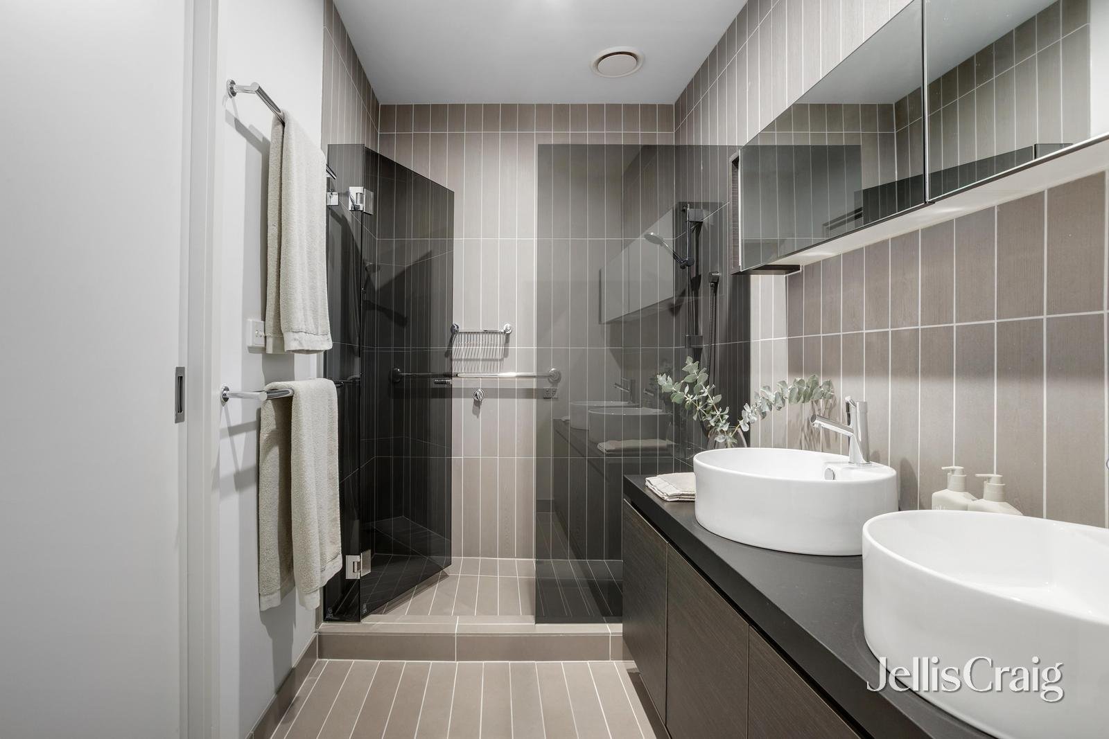 18/765 Malvern Road, Toorak image 9