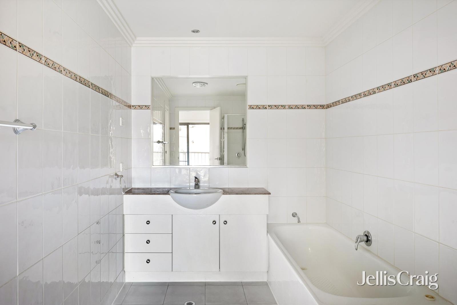 18/781 Whitehorse Road, Mont&nbsp;Albert image 5