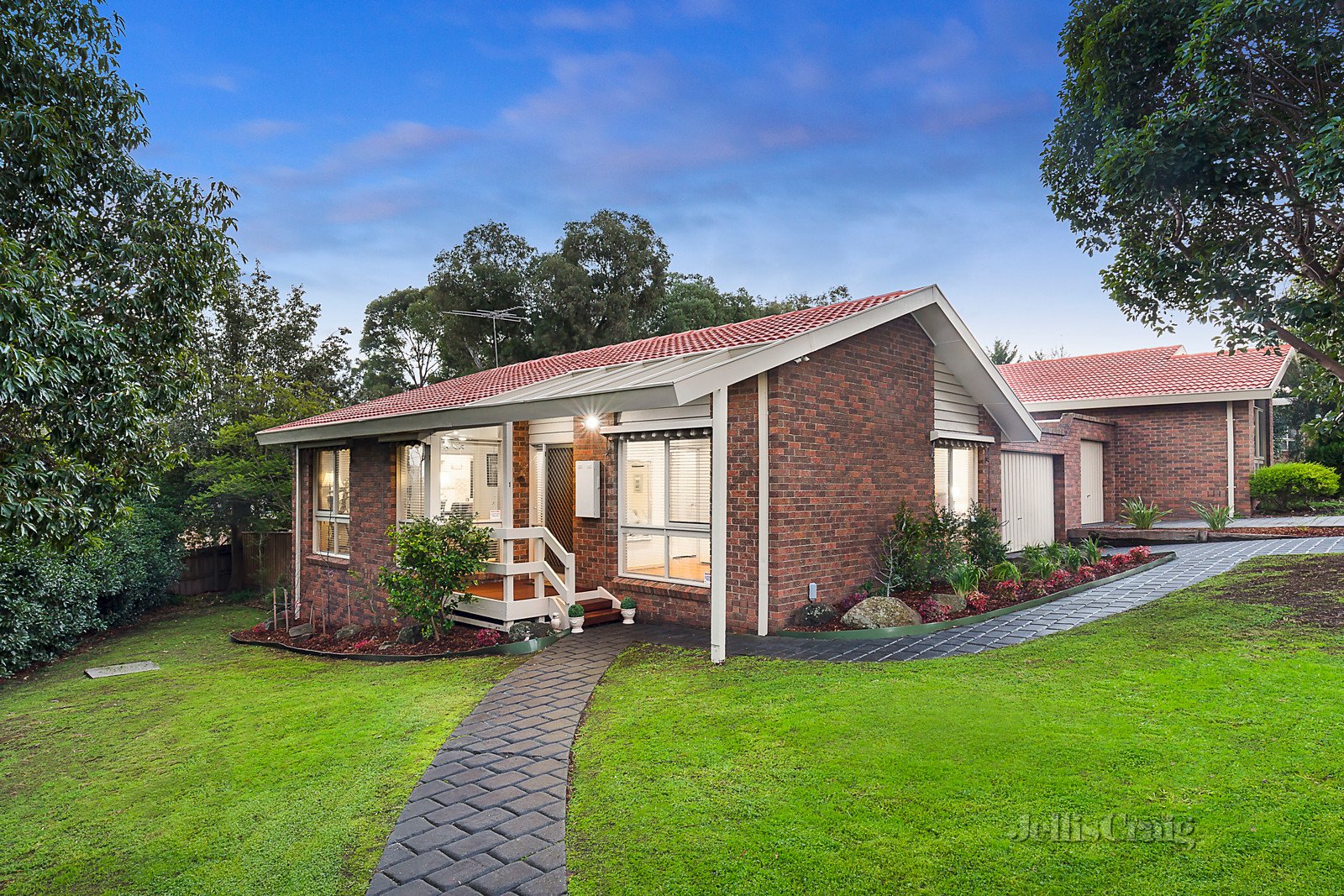 1/88 Greenhill Road, Greensborough image 1