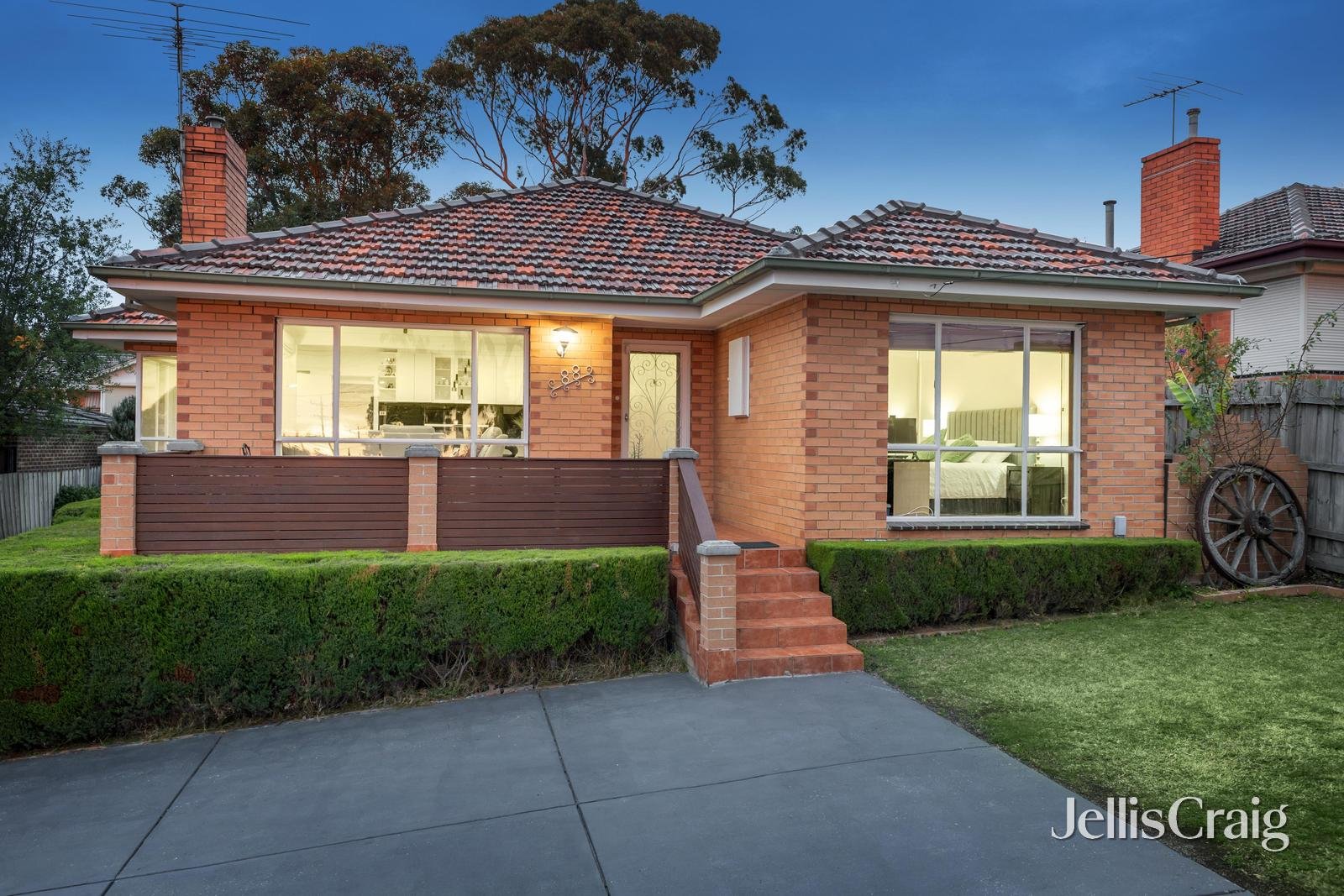 1/88 Huntingdale Road, Mount Waverley image 1
