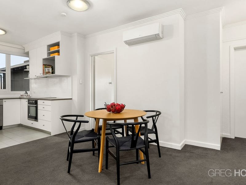 18/8 Louise Street, Melbourne image 3