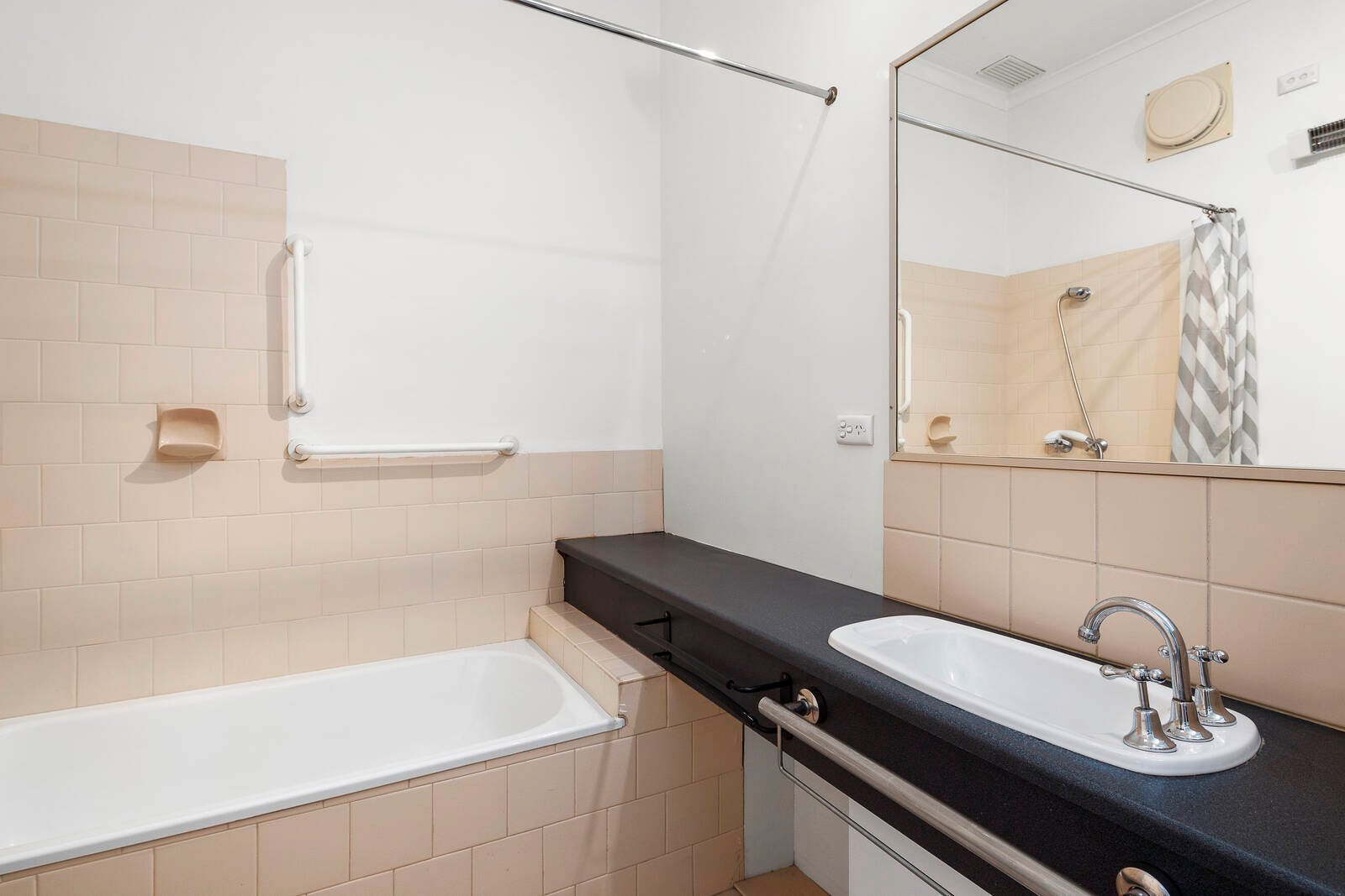 Property Gallery Thumbnail 9