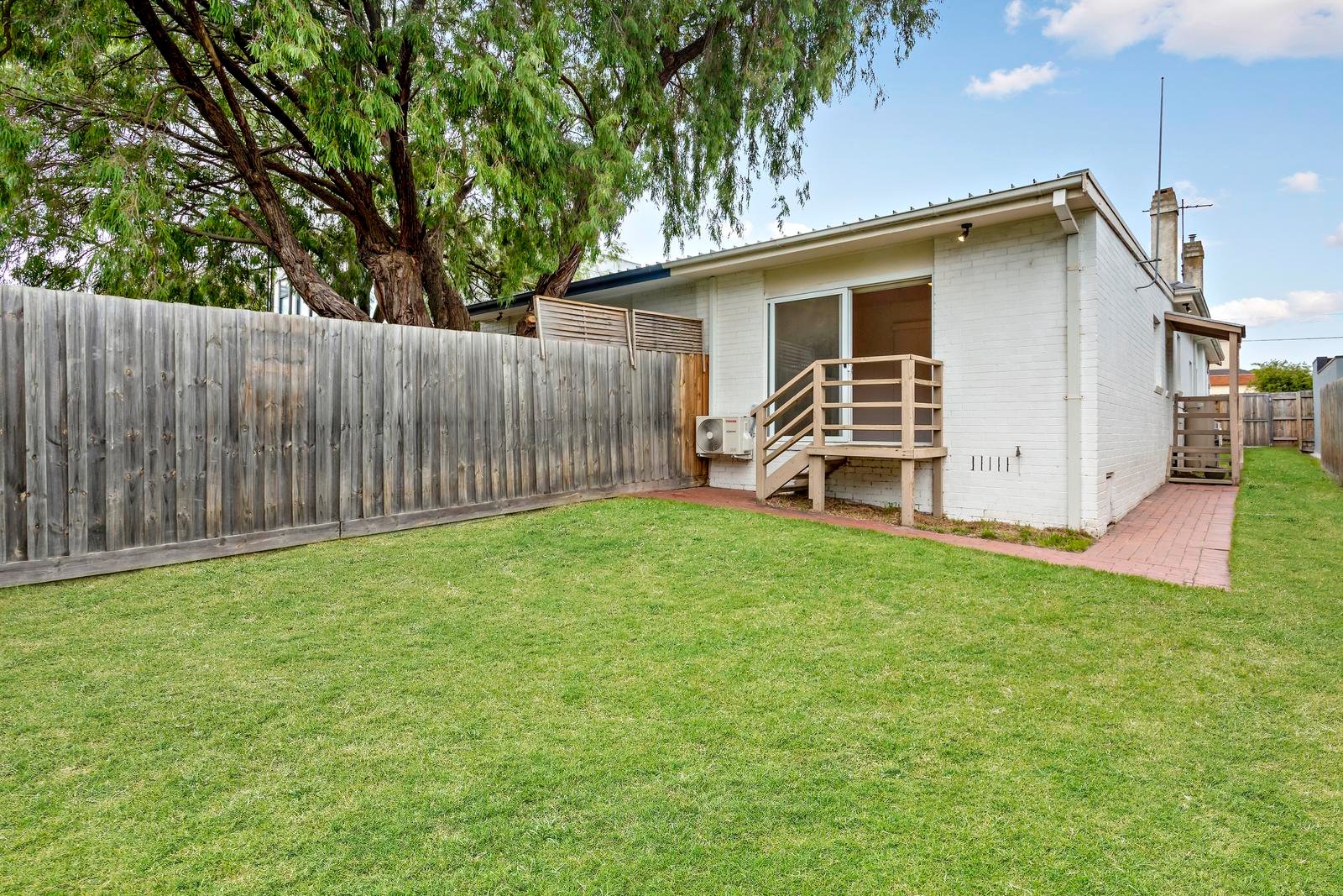 Property Gallery Thumbnail 9