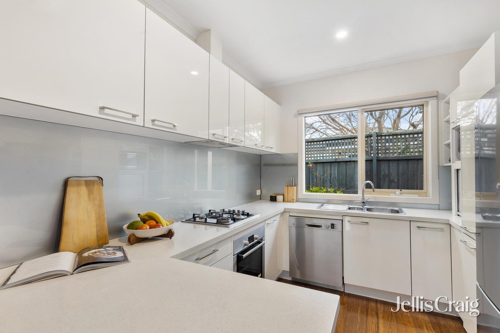 18b Cairnes Grove, Bentleigh image 3