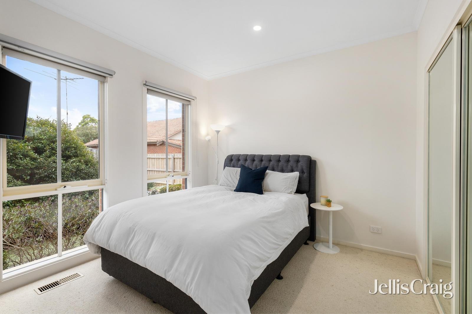 18b Cairnes Grove, Bentleigh image 6