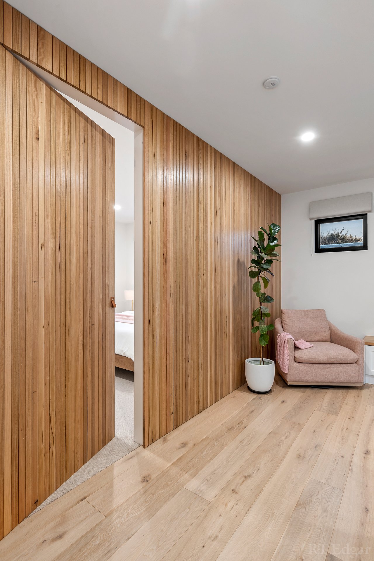 Property Gallery Thumbnail 9
