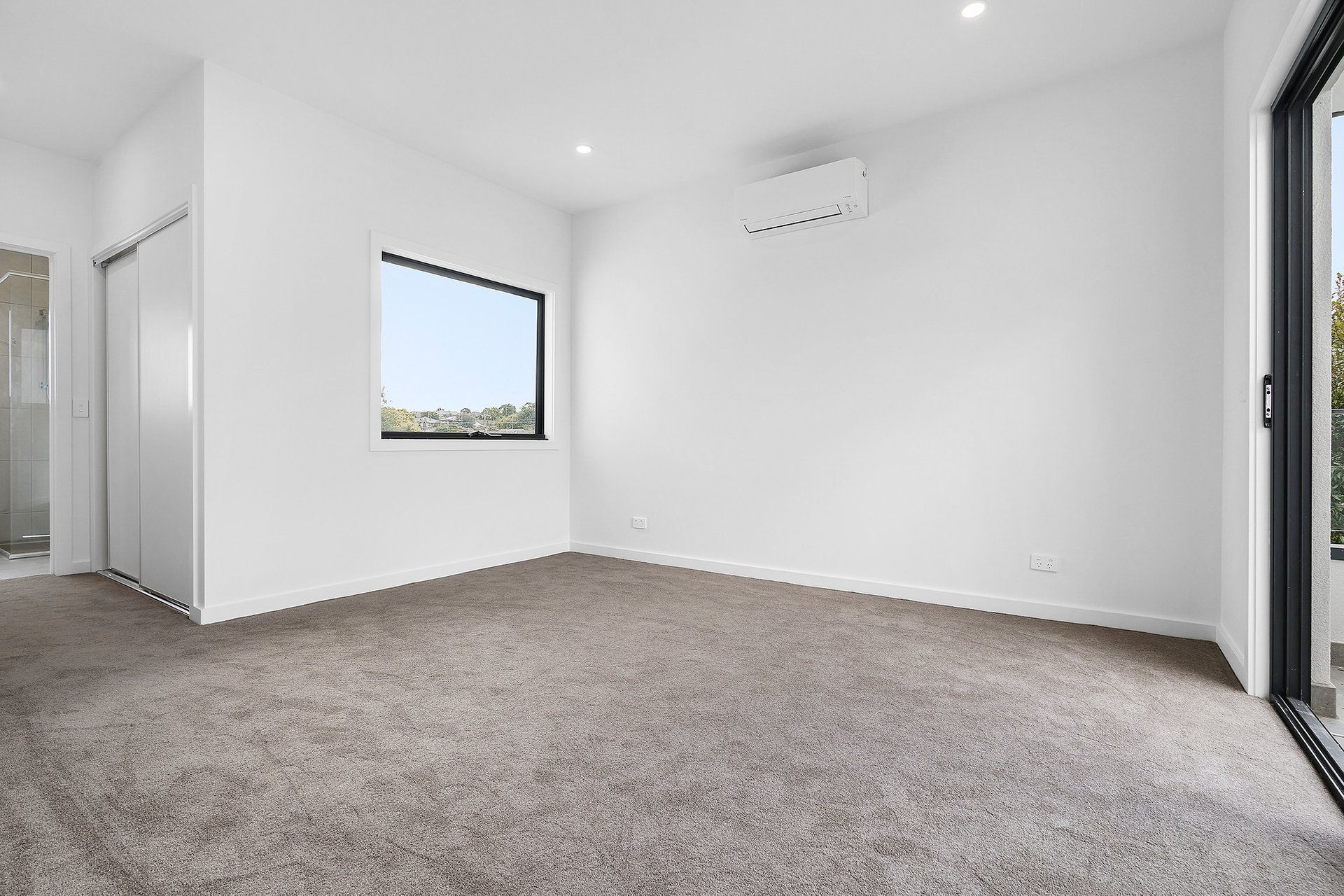Property Gallery Thumbnail 4