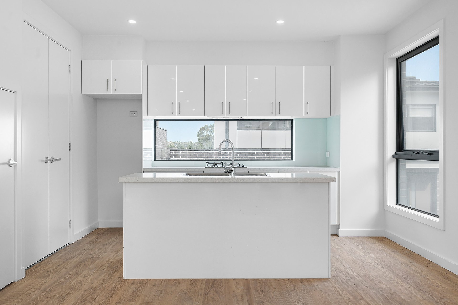 Property Gallery Thumbnail 3