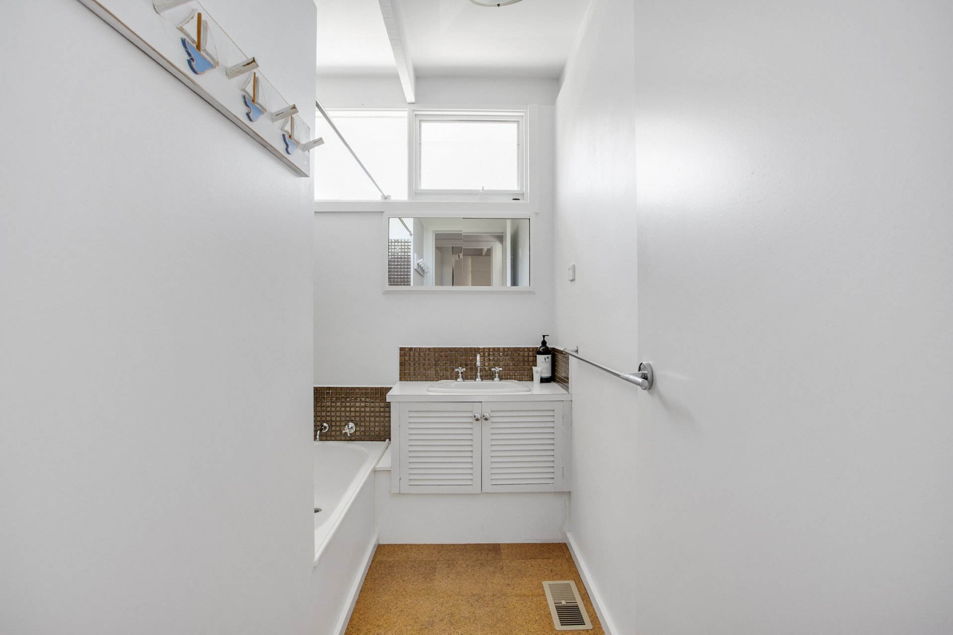 Property Gallery Thumbnail 11
