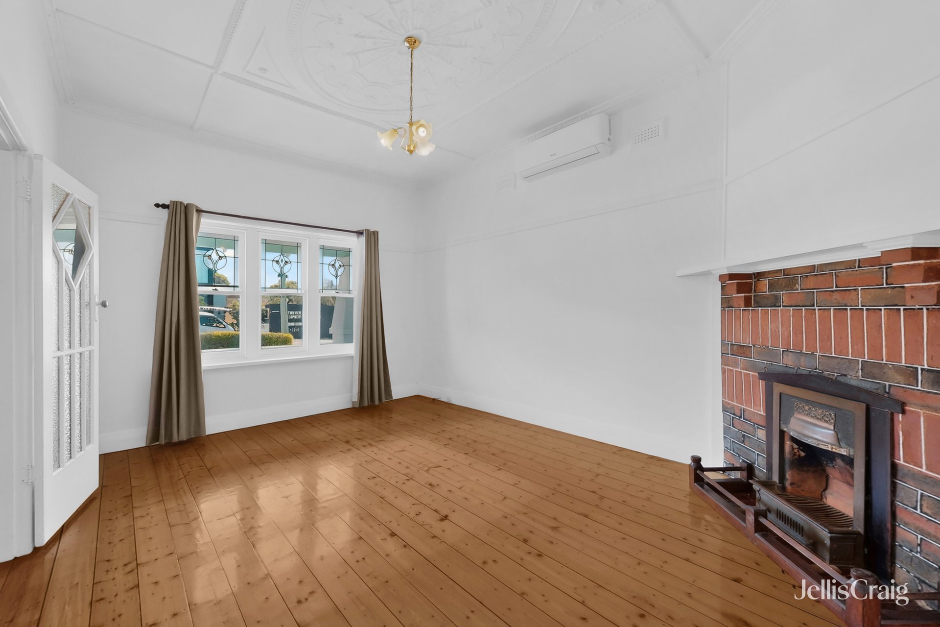 19 Allan Street, Aberfeldie image 4