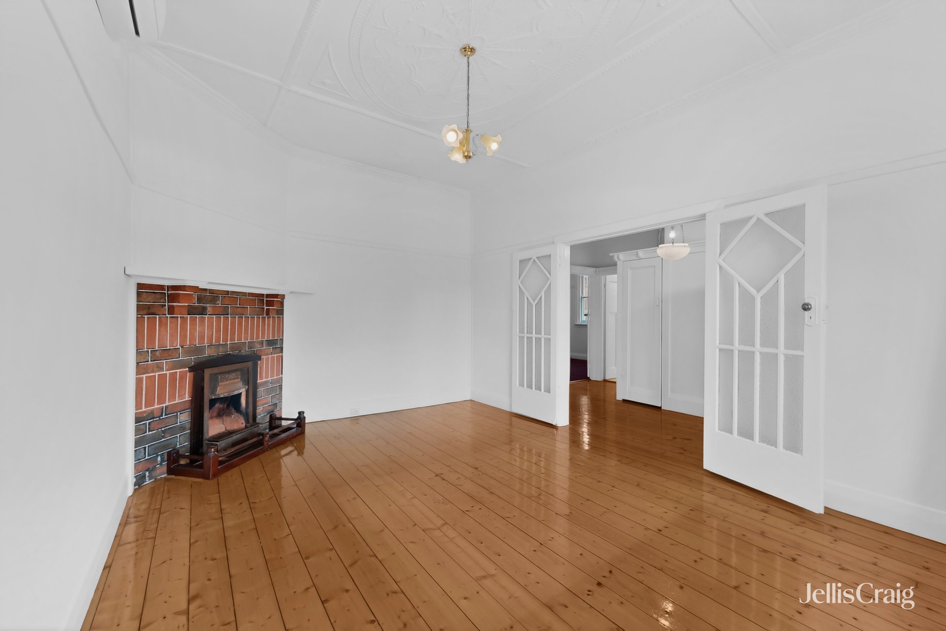 19 Allan Street, Aberfeldie image 5