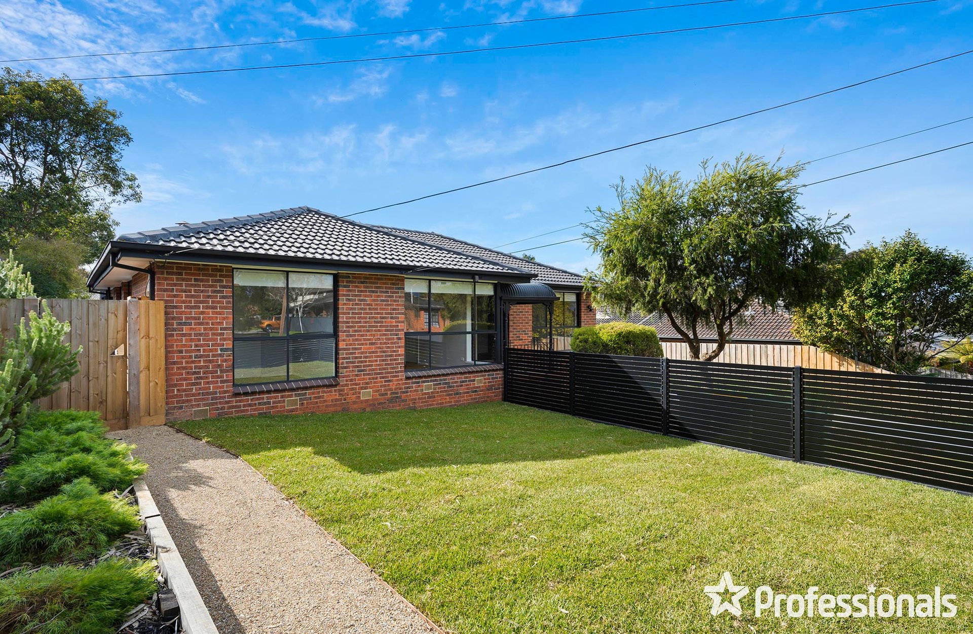 1/9 Arkarra Court, Mooroolbark image 1