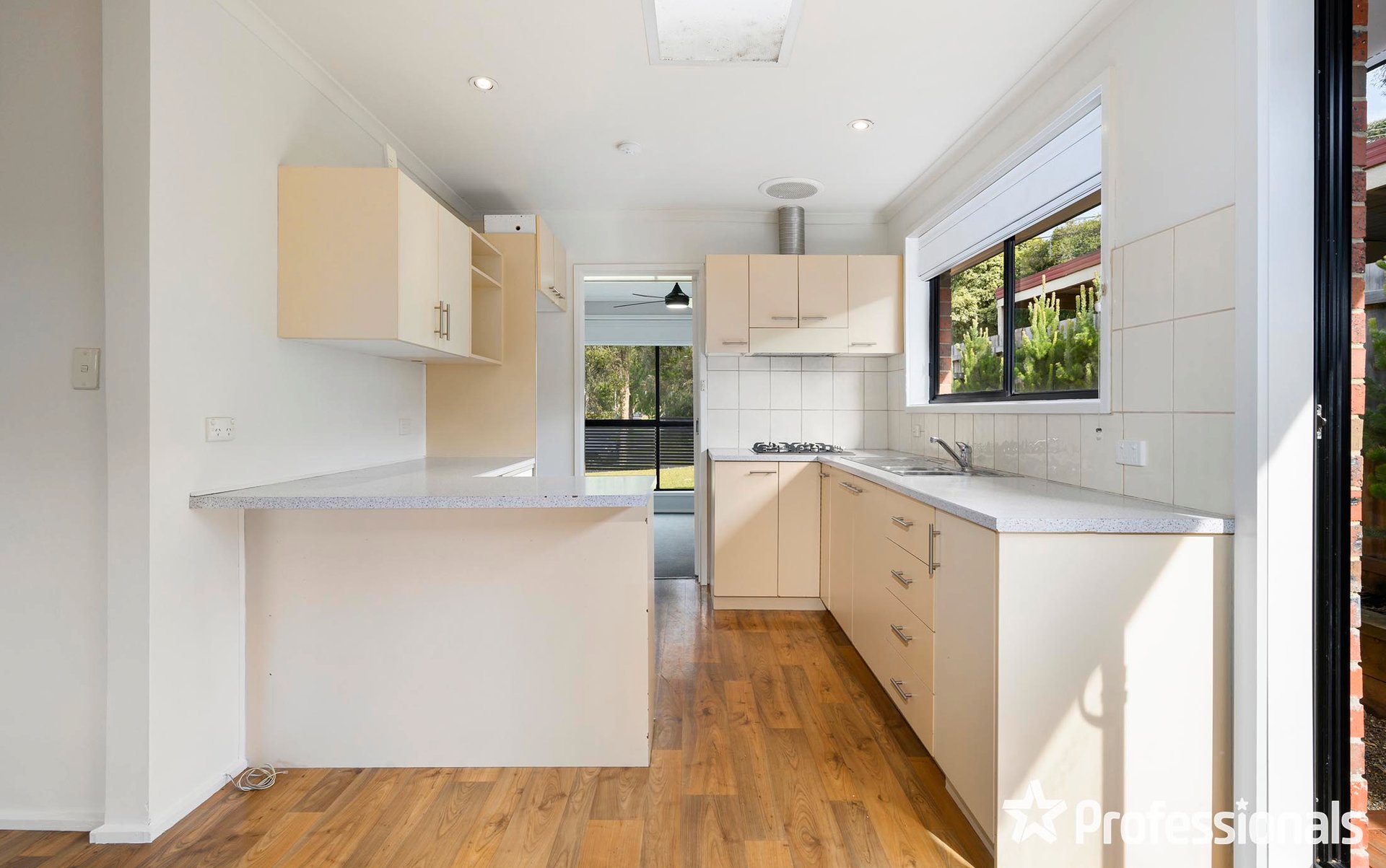 1/9 Arkarra Court, Mooroolbark image 2