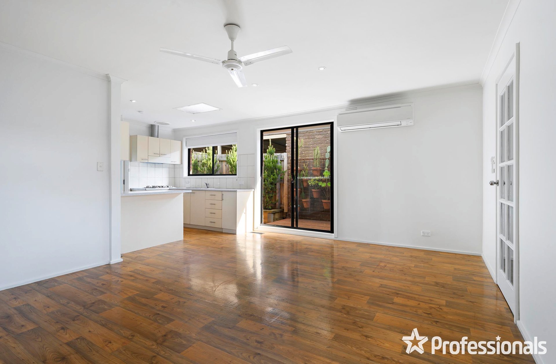 1/9 Arkarra Court, Mooroolbark image 3