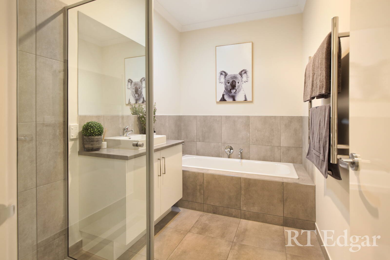 Property Gallery Thumbnail 11