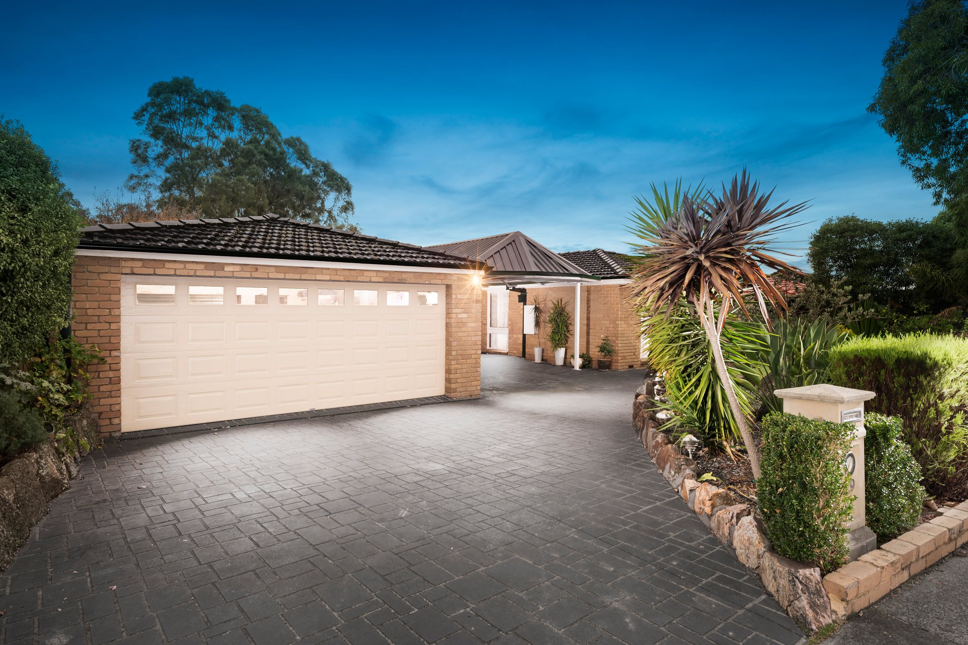 19 Aston Heath, Glen Waverley image 1