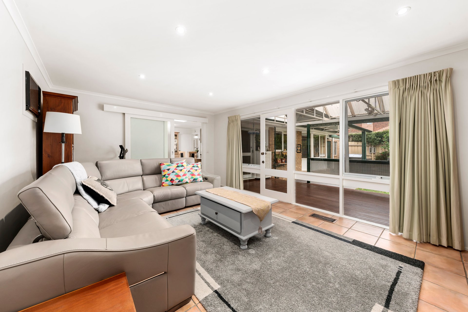 19 Aston Heath, Glen Waverley image 4