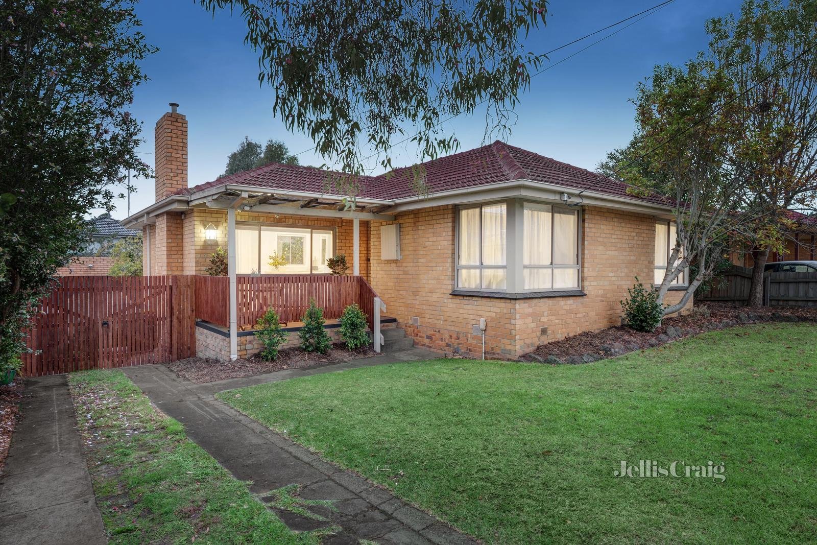 19 Box Avenue, Forest Hill image 2