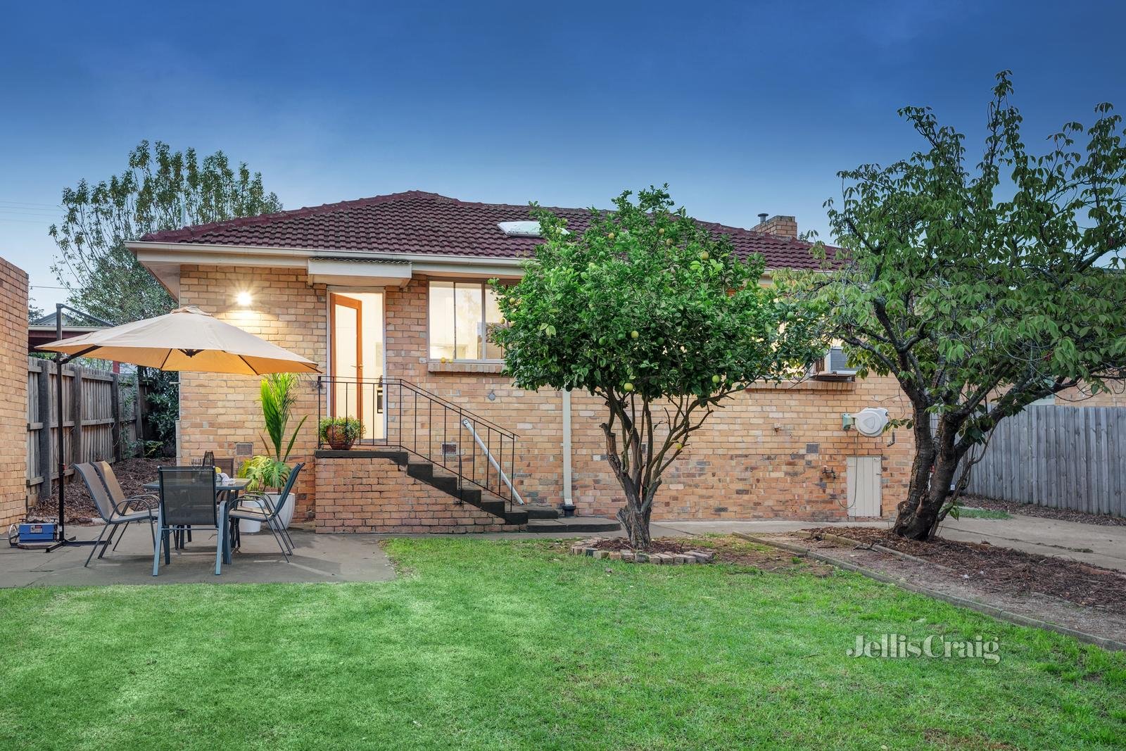 19 Box Avenue, Forest Hill image 10