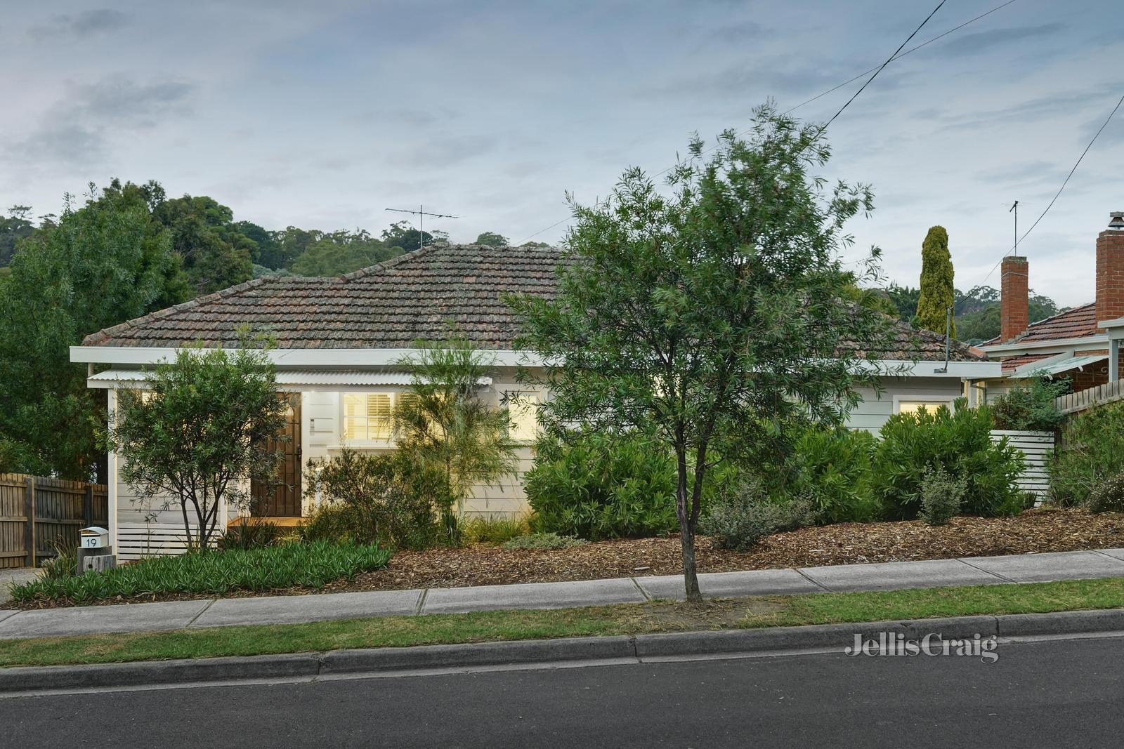 19 Brownes Crescent, Eltham image 16