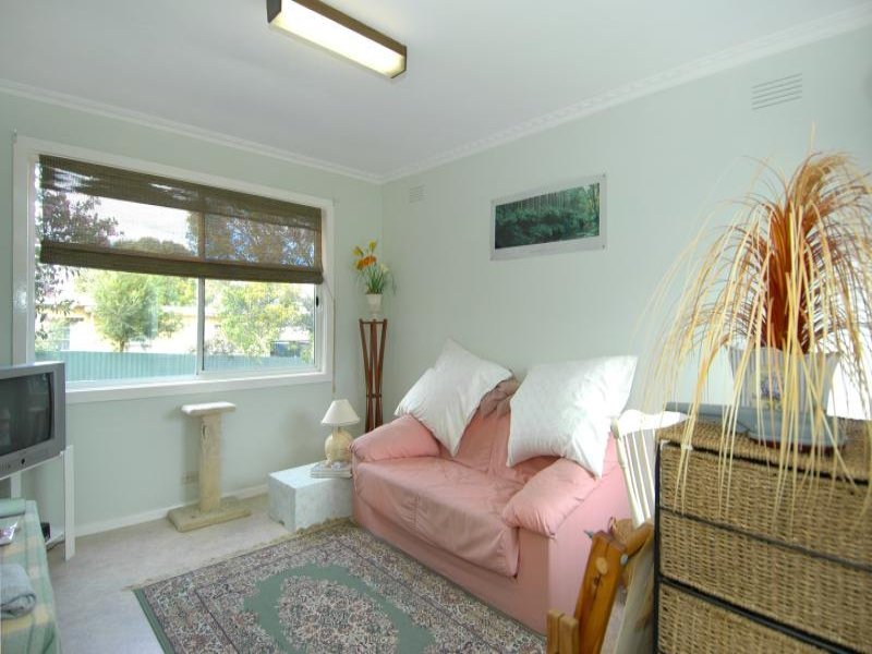 19 Cambra Road, Belmont image 4