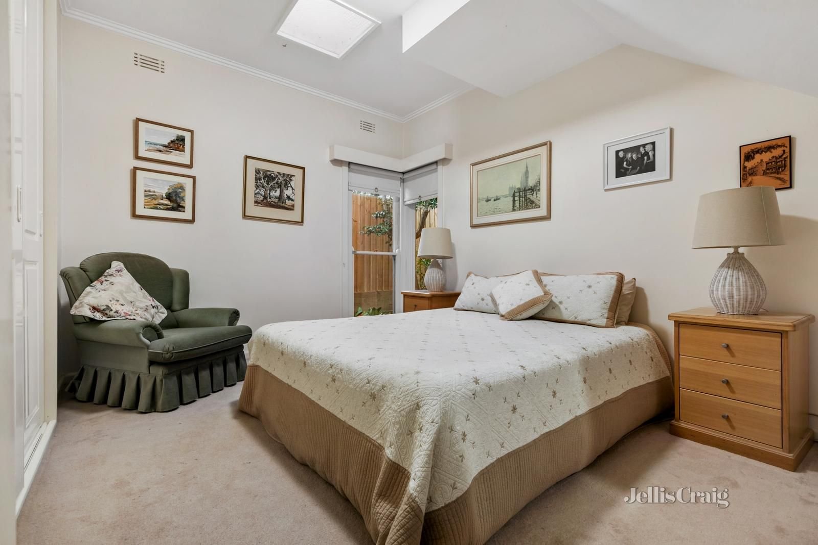 19 Carlyle Crescent, Mont Albert image 9