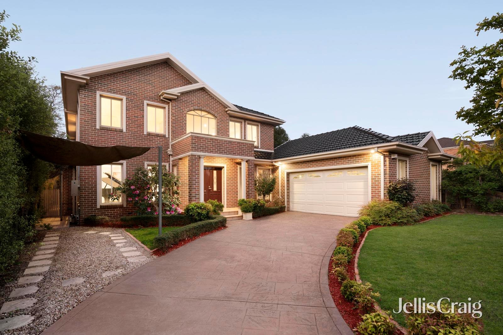 19 Charlton Street, Mount&nbsp;Waverley image 1
